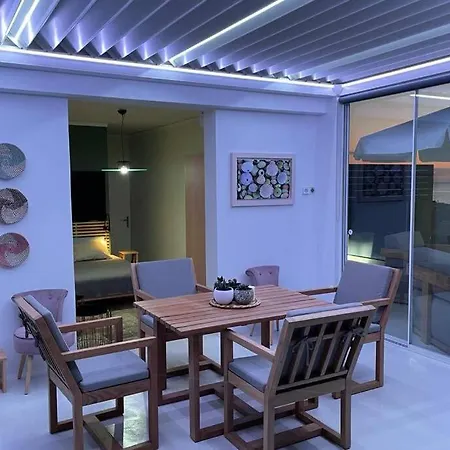 “Messinian View” Roof Top Pool Apartamento