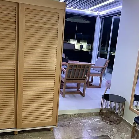 “Messinian View” Roof Top Pool Apartamento Kyparissia