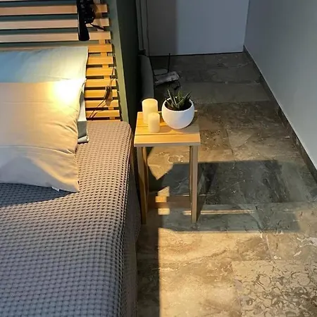 “Messinian View” Roof Top Pool Apartamento Kyparissia