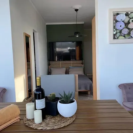 “Messinian View” Roof Top Pool Apartamento Kyparissia
